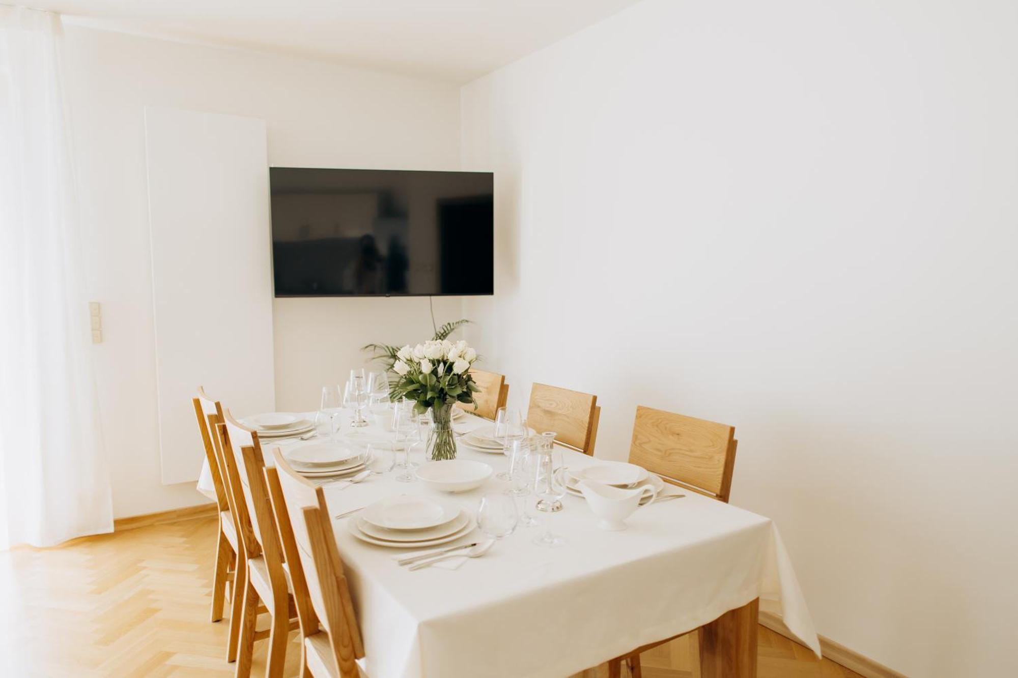 Familyvilla, New 4 Luxury Big Apartments, Parking - Prague — Photos 1